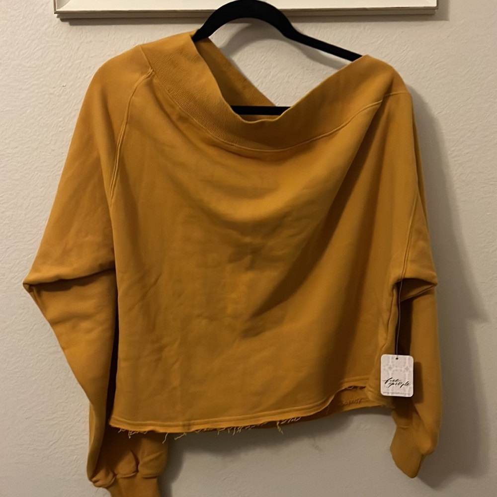🦋WE THE FREE MUSTARD COLOR TOP SIZE LARGE